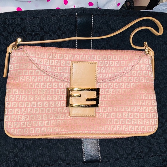 Fendi Handbags - 💯% Authentic FENDI should bag